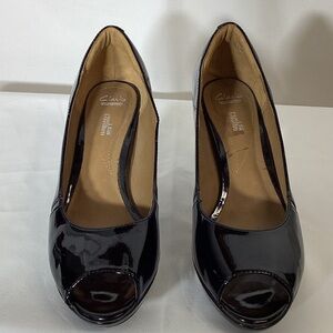 CLARKS Black Patent Leather Peep-Toe Soft Cushion Heels Size 9 1/2